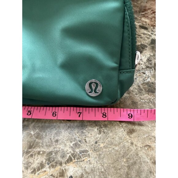 Lululemon Women’s Everywhere Belt Crossbody Bag 1L Green NWOT - Picture 9 of 12